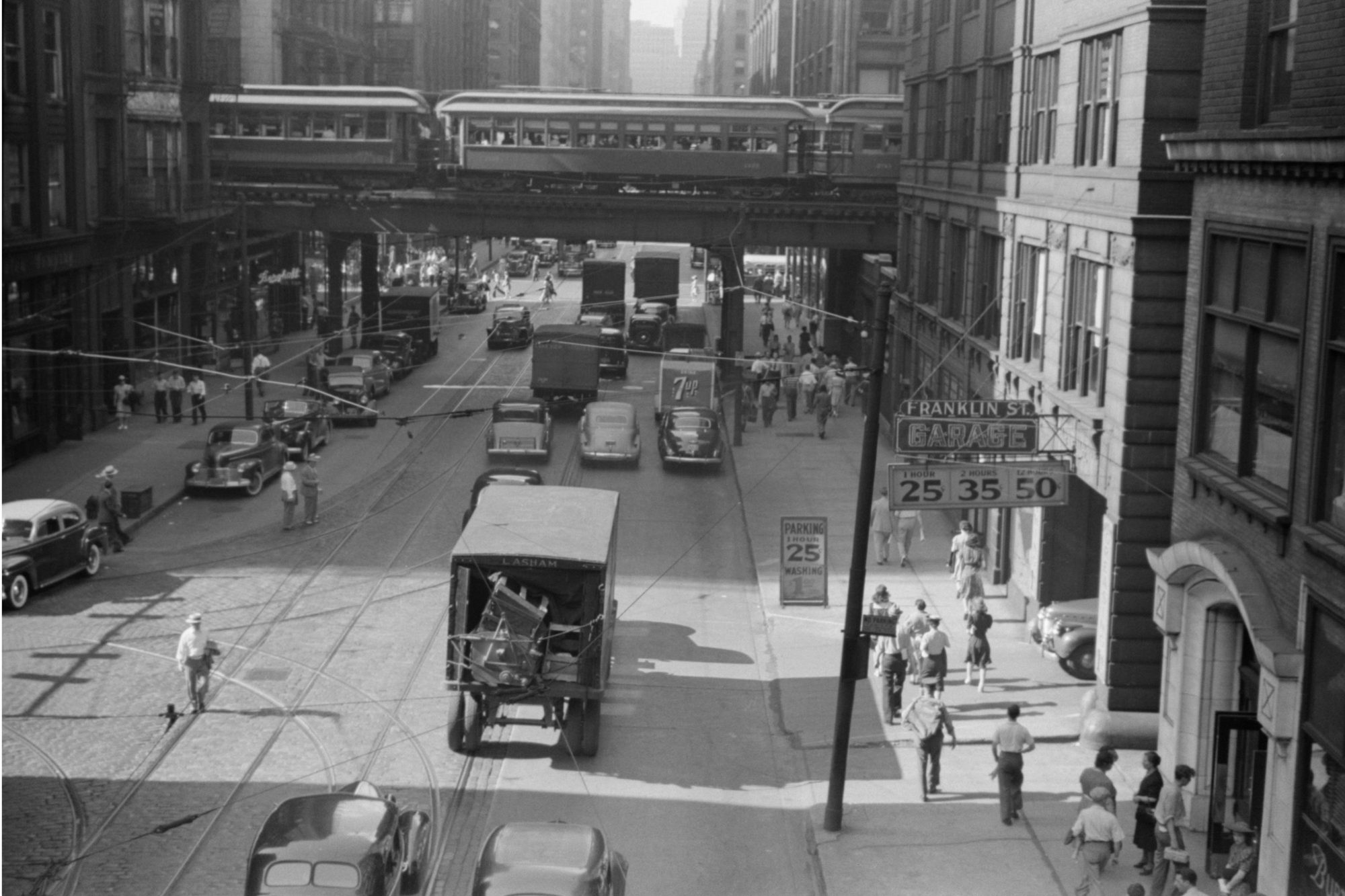 Archival photograph of Chicago in 1920